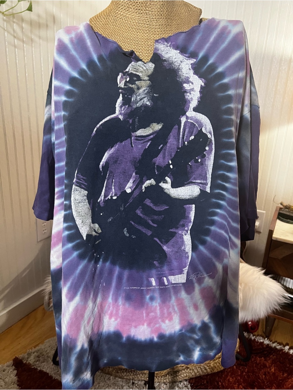 Vintage 1995 thrashed Jerry Garcia Memorial Tie-Dye T-Shirt-Rare